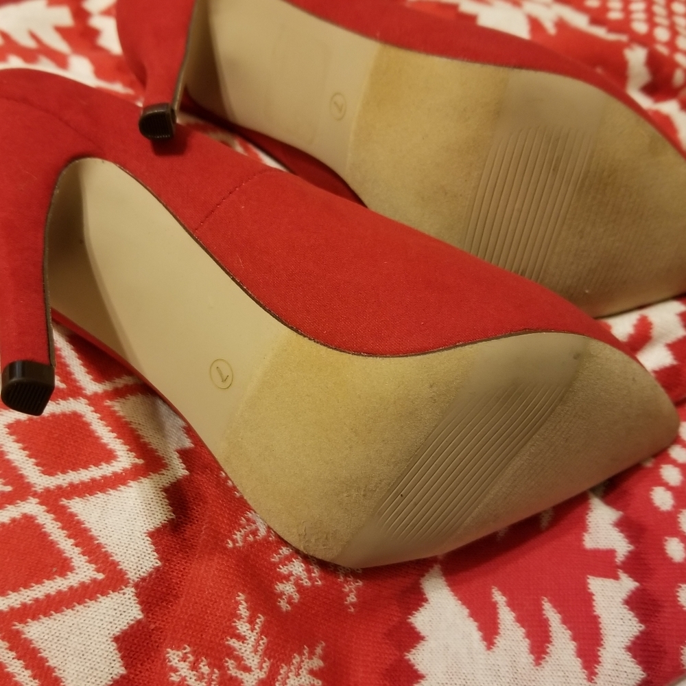 Red Pumps - Picture 8 of 10